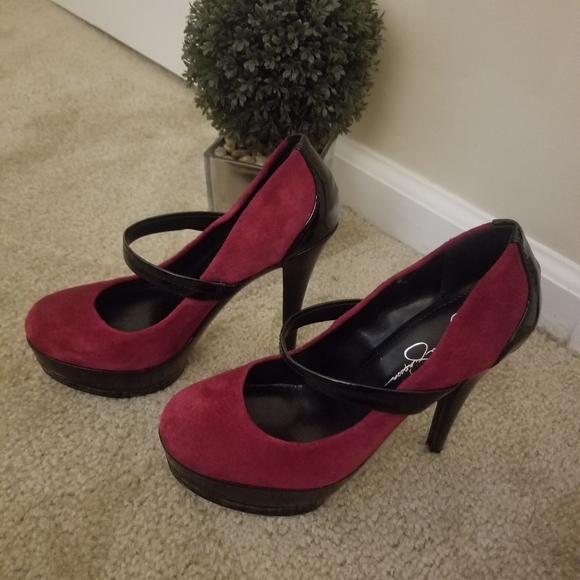 Shoe - Picture 2 of 8